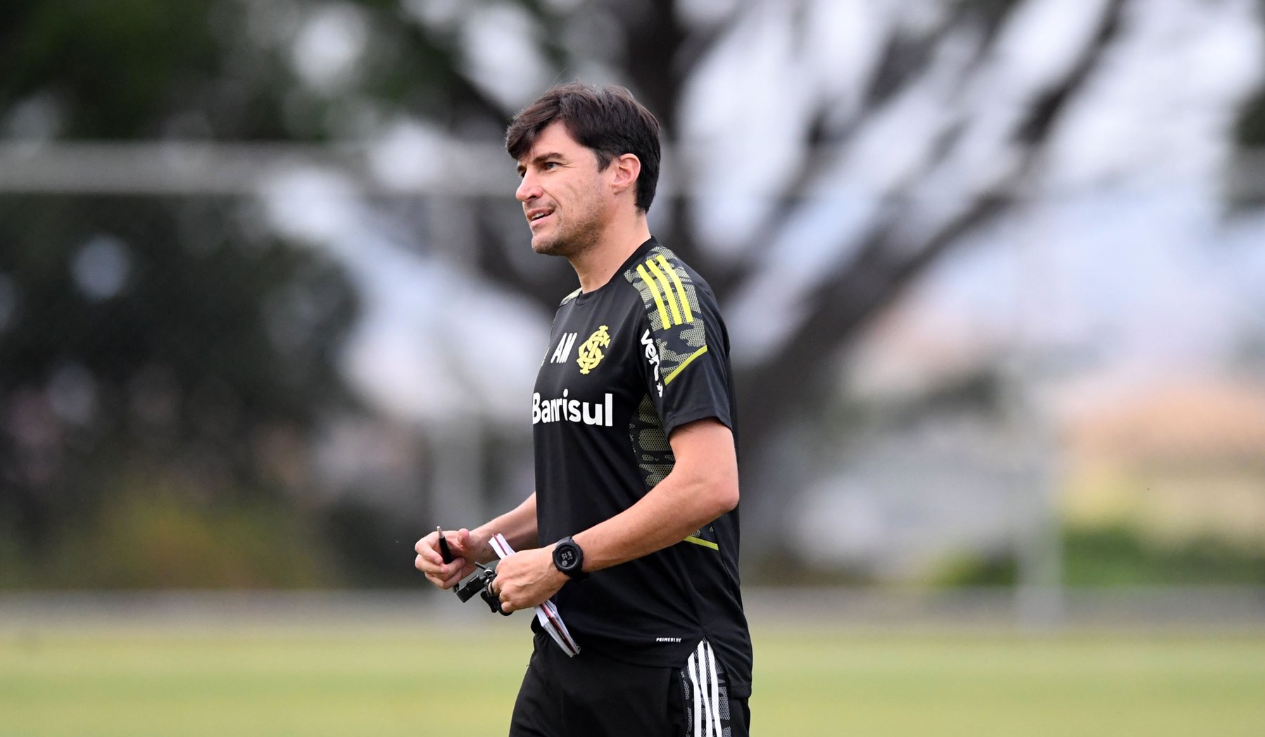 Internacional demite técnico Cacique Medina após empate na Sul-Americana