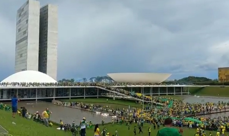 Bolsonaristas invadem Congresso Nacional, Palácio do Planalto e STF