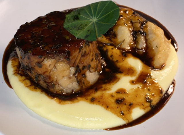 Peixe com morcela e purê de batata (Foto: Divulgação/Eduardo Prado)