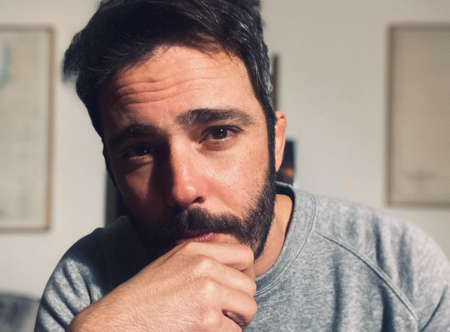 Galã, Thiago Rodrigues já recebeu carta de fã de 200 metros: "Tipo Beatles"