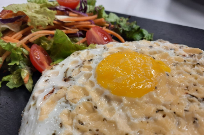 Ovo frito com clara temperada | Band Receitas