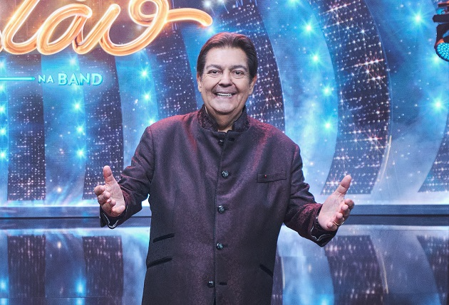 Faustão faz programa especial na virada do ano na Band; assista