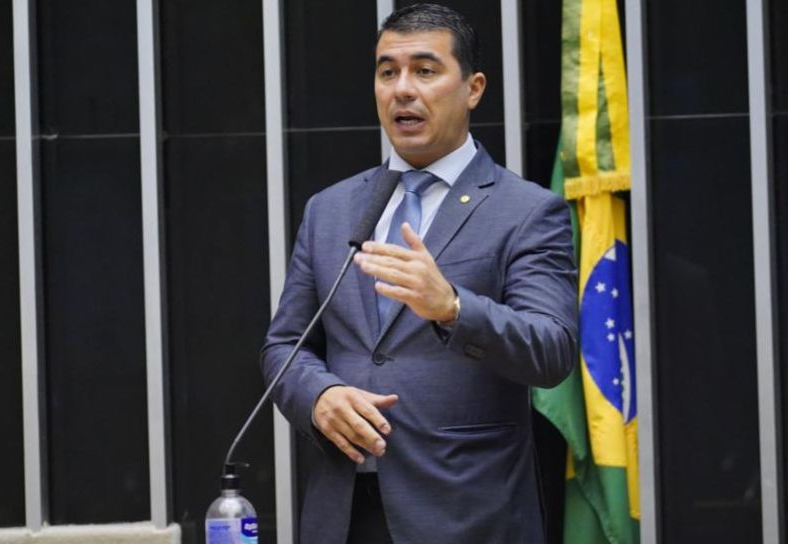 Pazuello sabia de irregularidades no Ministério da Saúde, diz deputado