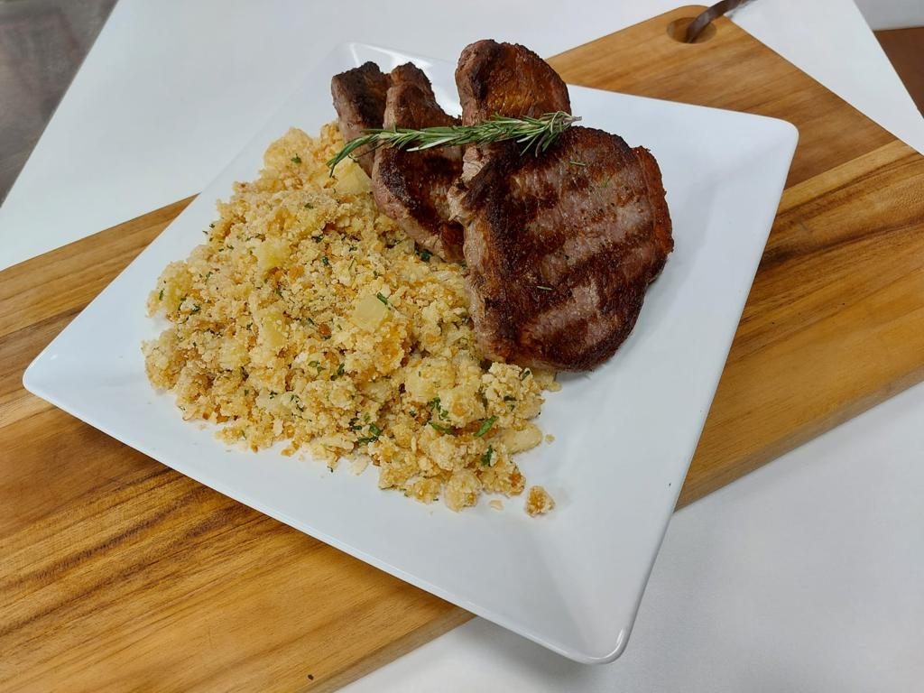 Medalhão com Farofa de Abacaxi | Receita Swift
