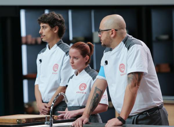 Enzo, Ananda e Diego durante 2º episódio do MasterChef Profissionais