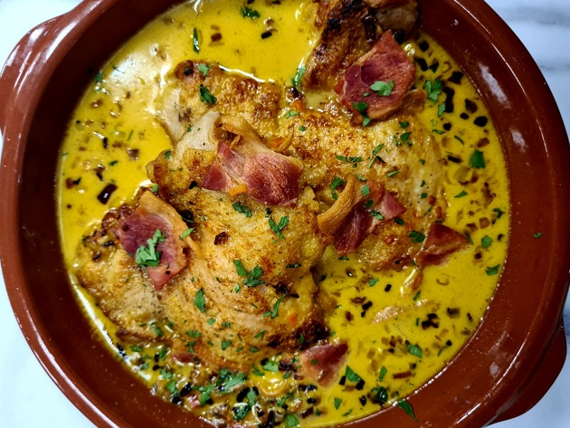 Sobrecoxa na laranja com bacon | Band Receitas