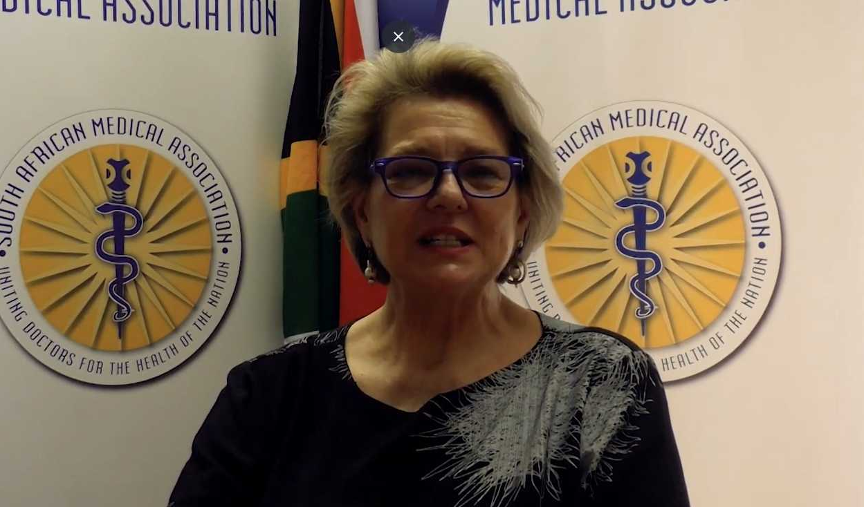Ômicron causou sintomas leves, diz médica que ajudou a identificar a variante